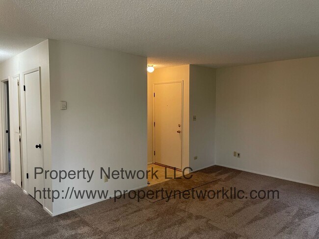 Building Photo - Gresham 2 Bedroom Condo with Garage