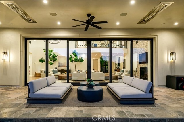 Building Photo - 2037 Delphine Ln