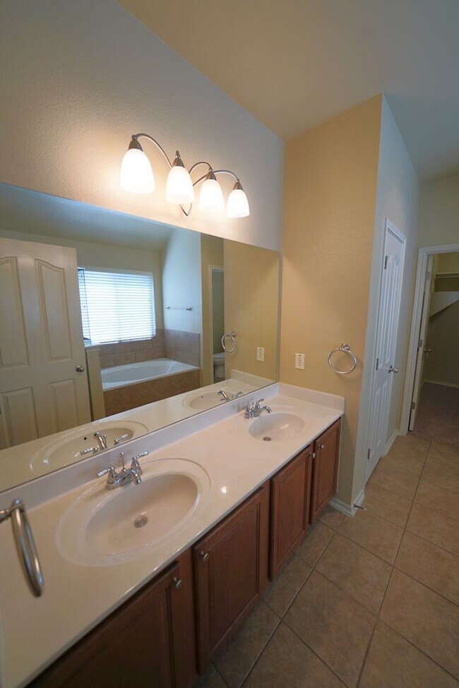Building Photo - Move-In Ready Property Now Available in Se...