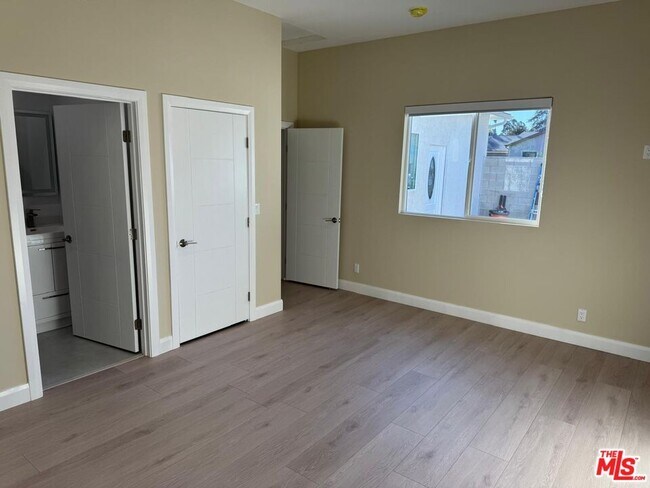 Building Photo - 6458 Nagle Ave