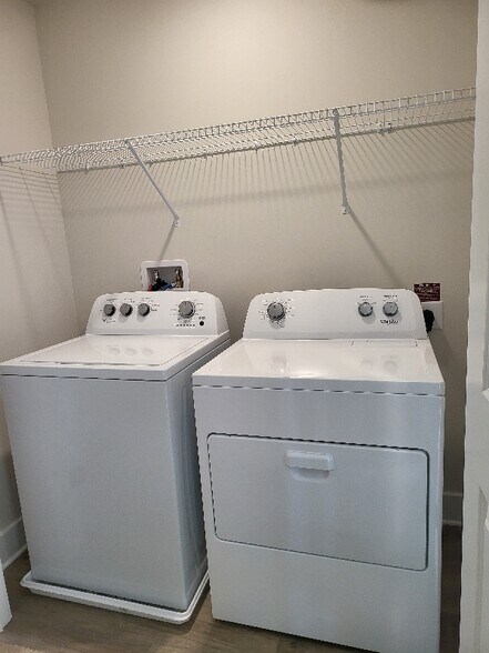 Building Photo - 180 Munsee Cir