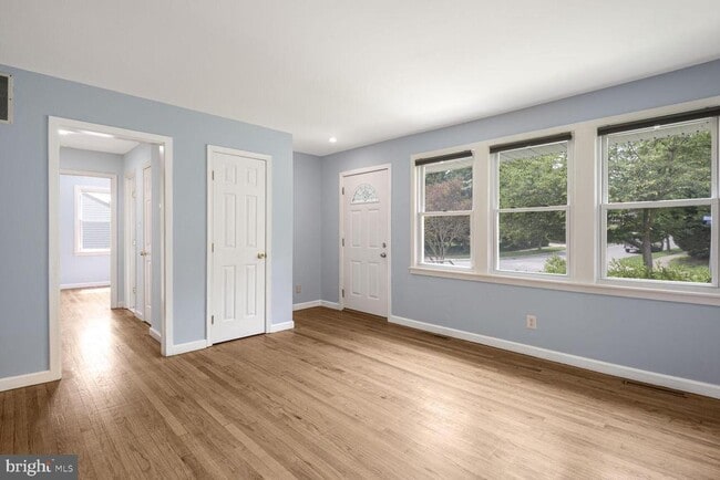 Building Photo - 1606 Crawford Dr