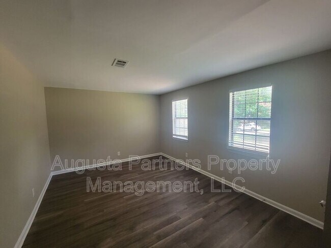 Building Photo - 134 Stoneybrooks Pl