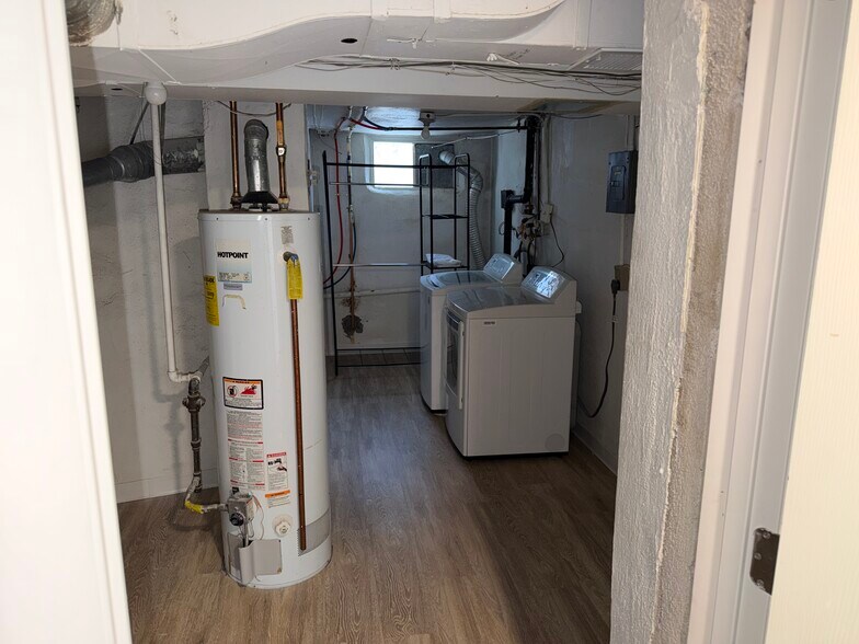 Large storage with private washer and dryer - 3063 S Pennsylvania St