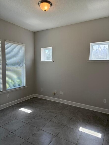 Building Photo - 164 Dalton Cir