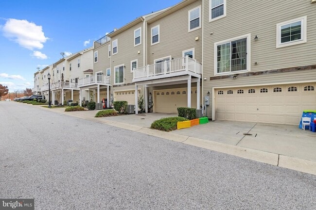 Building Photo - 7035 Southmoor St