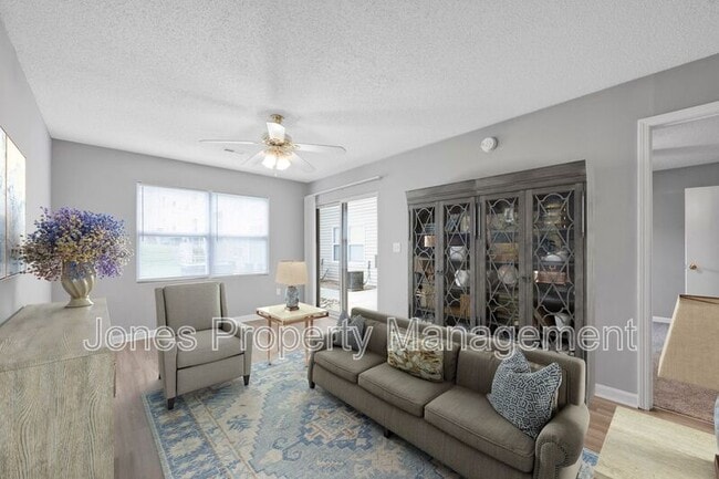 Building Photo - 303 Country Club Dr NE