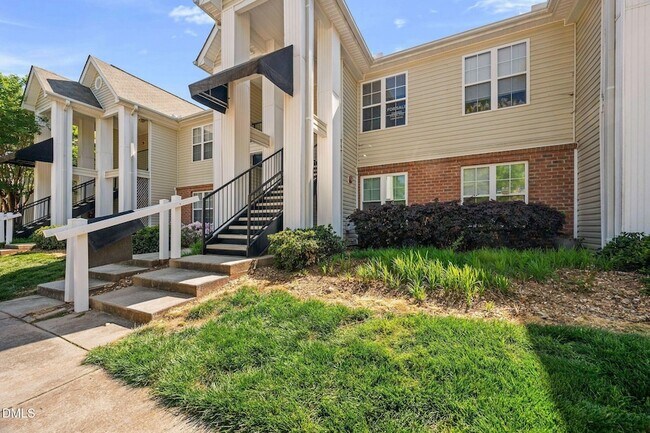 Building Photo - 2400 Huntscroft Ln