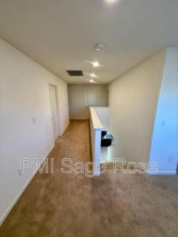 Building Photo - 8932 Coyote Blf Dr