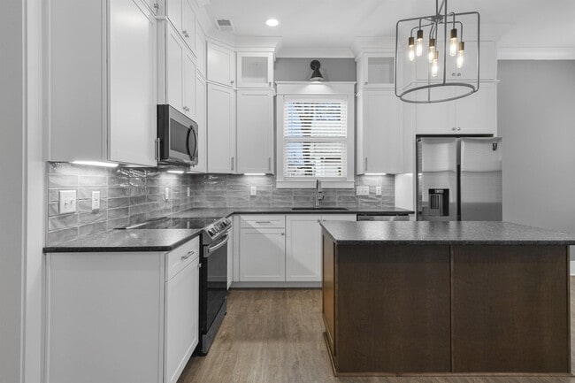 Building Photo - 1705 Double Oak Trl