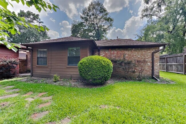 Building Photo - 15114 Stillcreek Dr