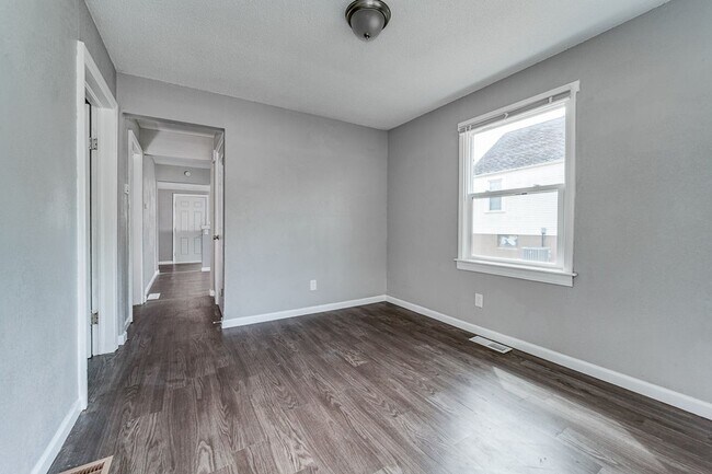 Building Photo - Charming 2-bedroom, 1-bathroom house