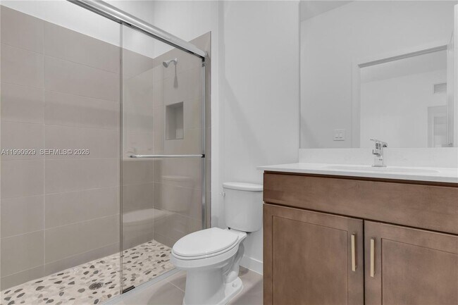 Building Photo - 615 NE 1st Ave