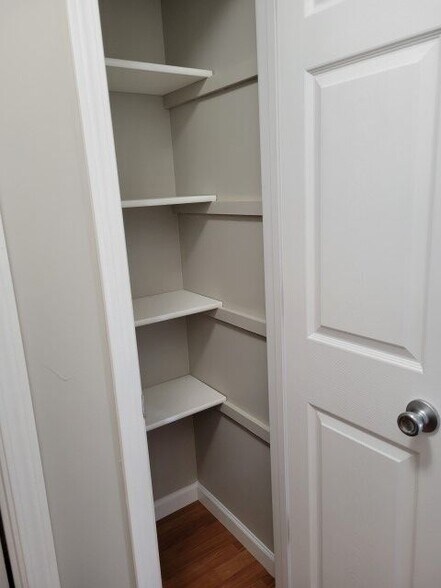 Building Photo - 1915 N Blackfoot Dr