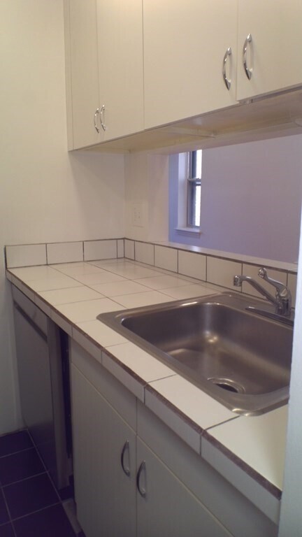 Building Photo - 9 Follen St