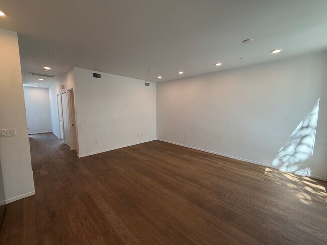 Building Photo - 2419 Binnen Ln