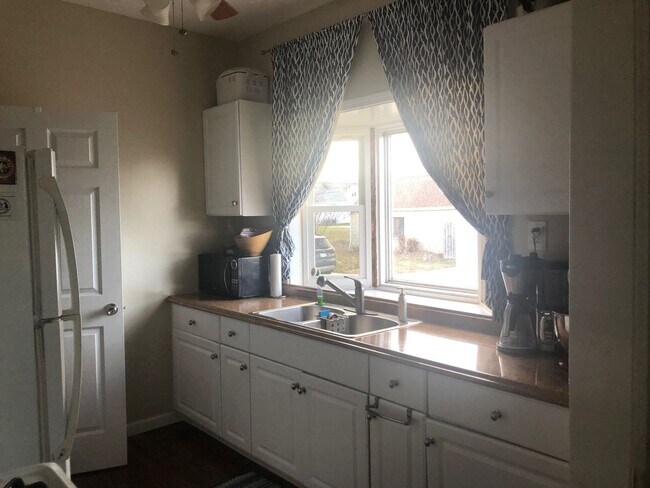 Building Photo - 2 Bedroom home with garage in Mayfield Hts!