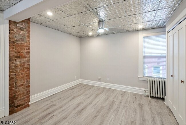 Building Photo - 204 Forest St