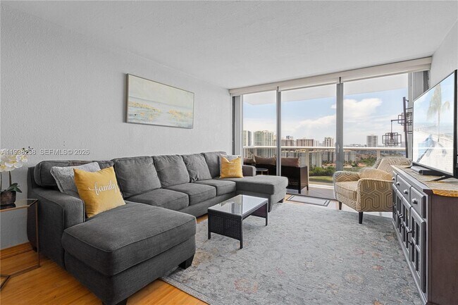 Building Photo - 3675 N Country Club Dr