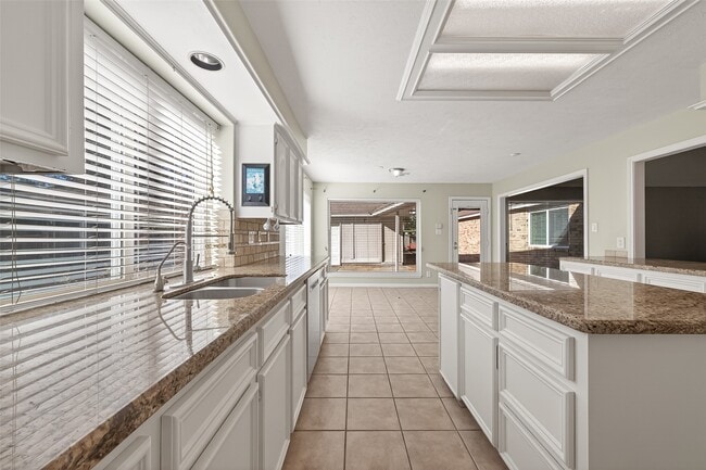 Building Photo - 1918 Shadow Forest Dr