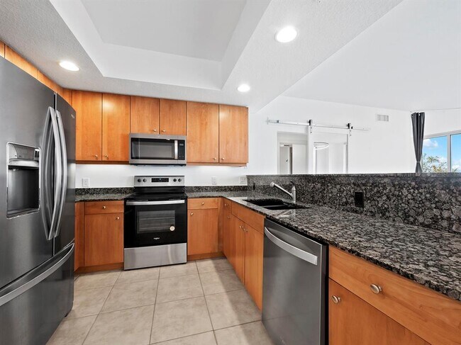 Building Photo - 800 N Tamiami Trl