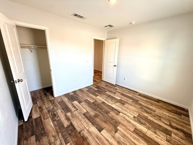 Building Photo - Beautifully Updated 4 Bedroom Home in Valley Springs Estates- Available Now!