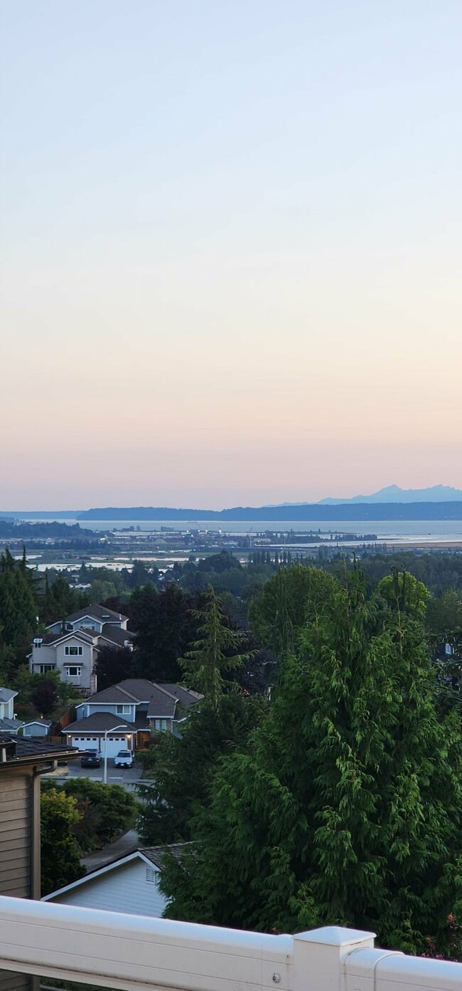 Building Photo - 7904 80th Ave NE