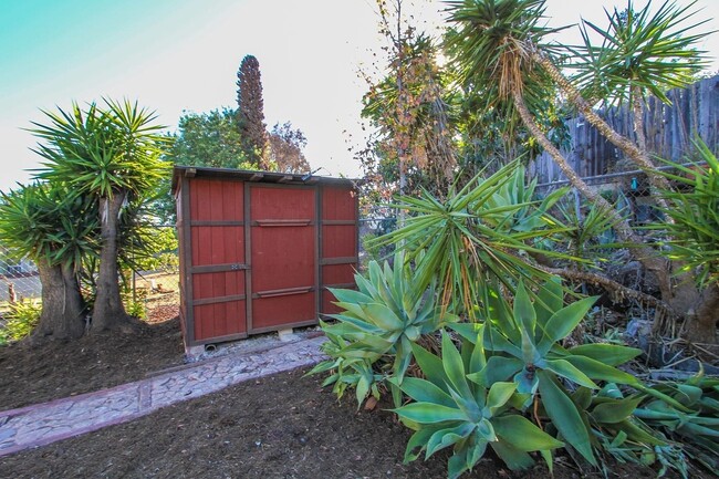 Building Photo - 1643 Peacock Blvd