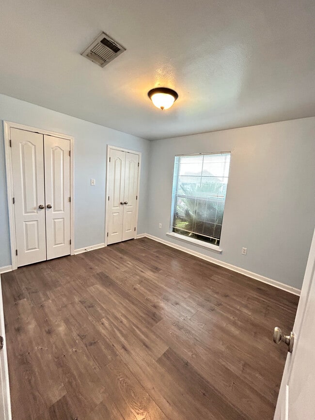 Building Photo - 2441 Hebert Dr