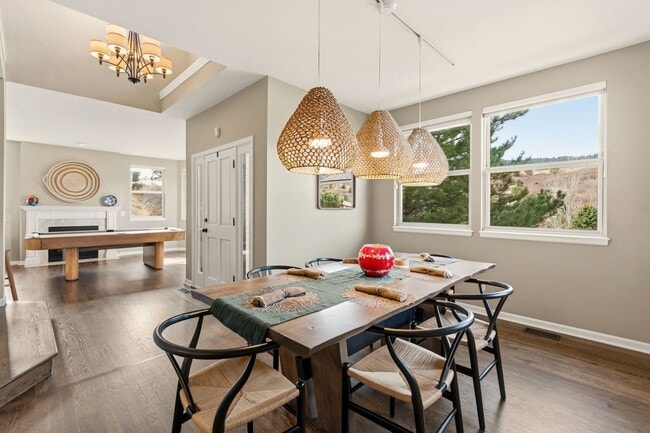 Building Photo - Stunning Fully Furnished Home in Roxborough Park!