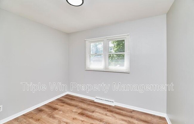 Building Photo - 10531 Fabick Dr