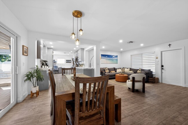 Building Photo - 976 SW 11th St