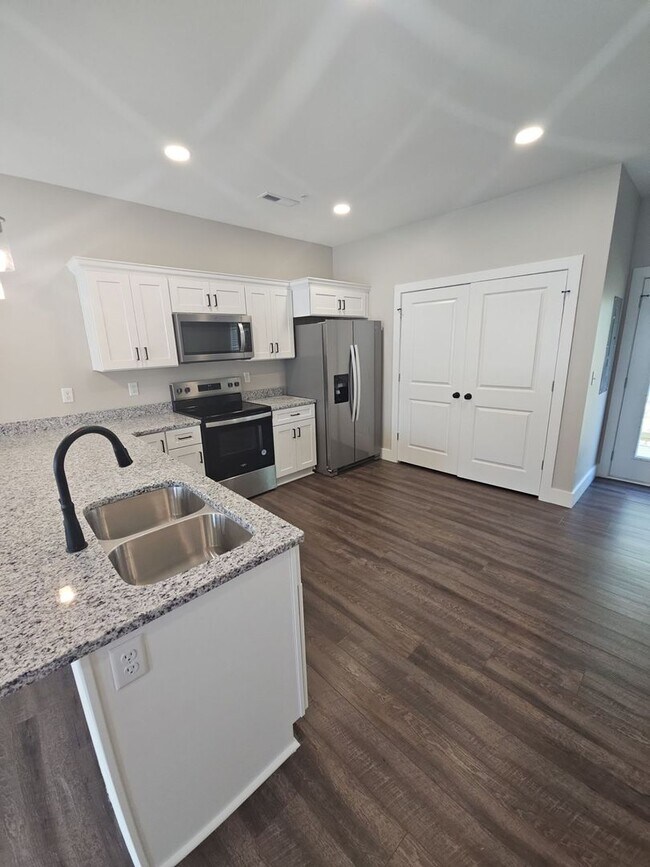 Building Photo - 1646 S Jefferson Ave