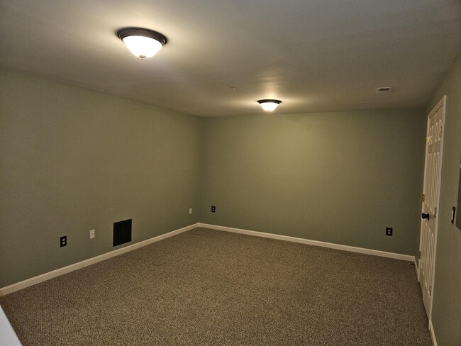 Building Photo - 201 Stull Ct