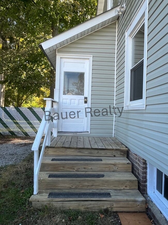 Building Photo - Three Bedroom Home