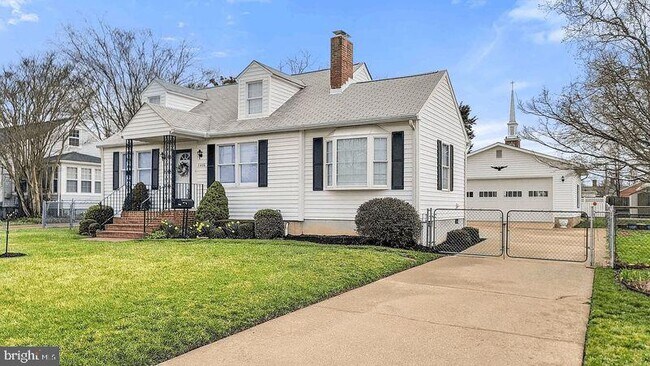 Building Photo - 1406 F St