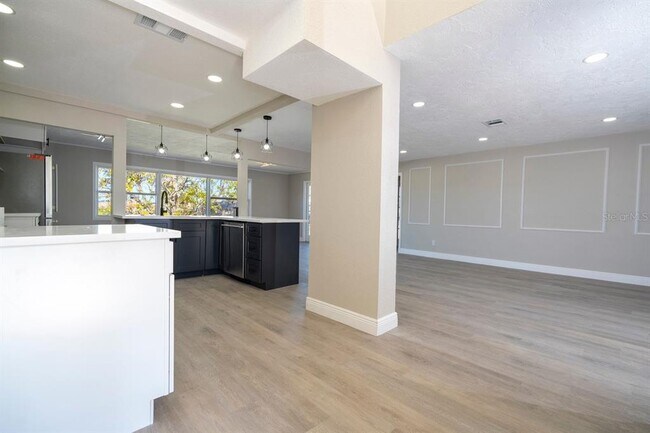 Building Photo - 809 59th Ave