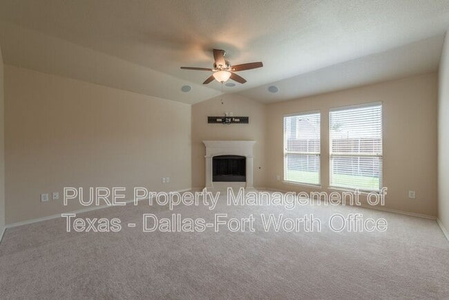 Building Photo - 1012 Lake Hollow Dr