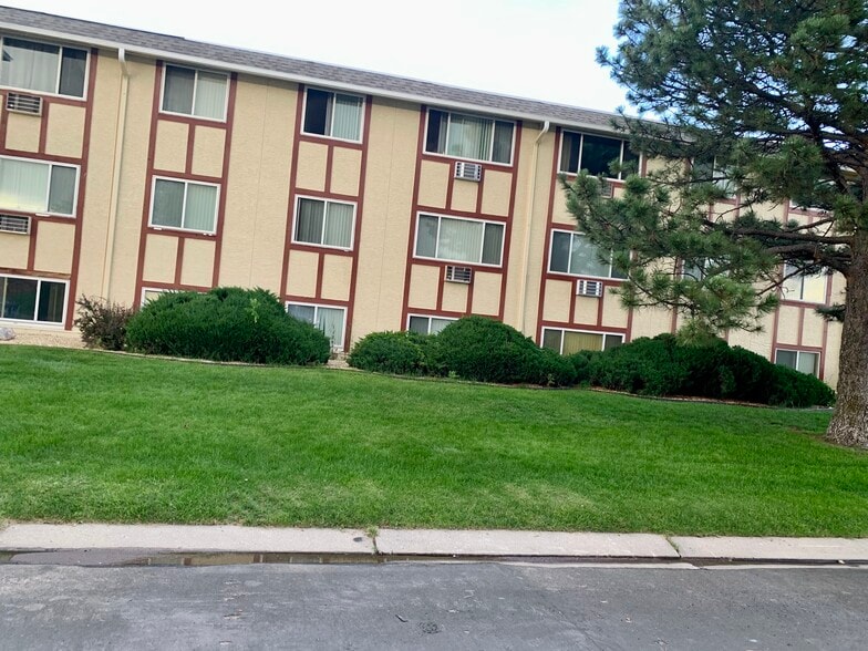 Building Photo - Pinewood Apartments