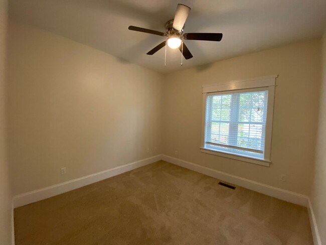 Building Photo - West AVL - Modern Craftsman Style 3 Bedroom