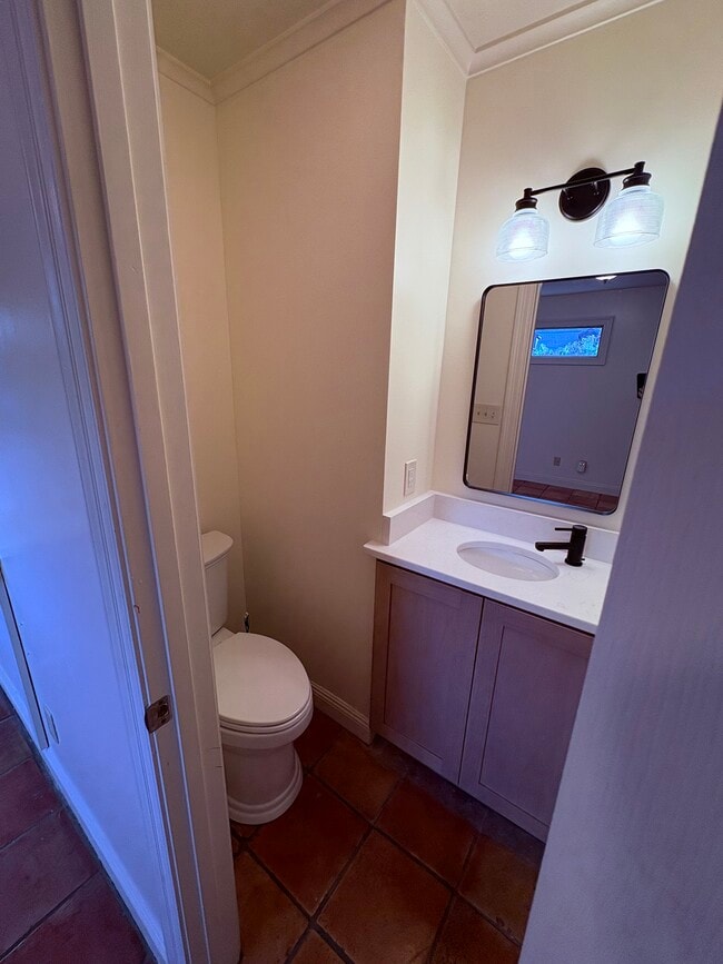 Building Photo - 1717 Upperline St