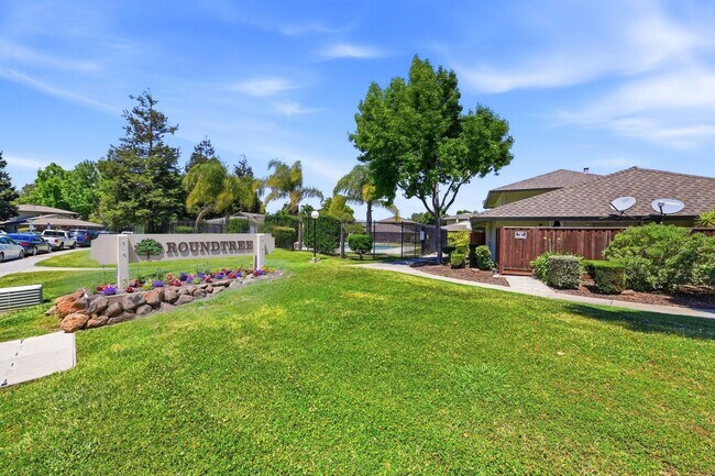 Building Photo - Spacious 2BD/1.5BA Fremont Townhouse | In-Unit W/D | Community Pool & Hot Tub | Carport Parking