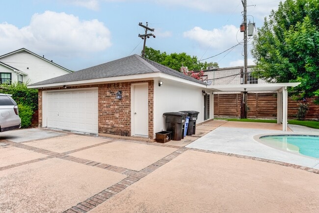 Building Photo - 7906 Del Monte Dr