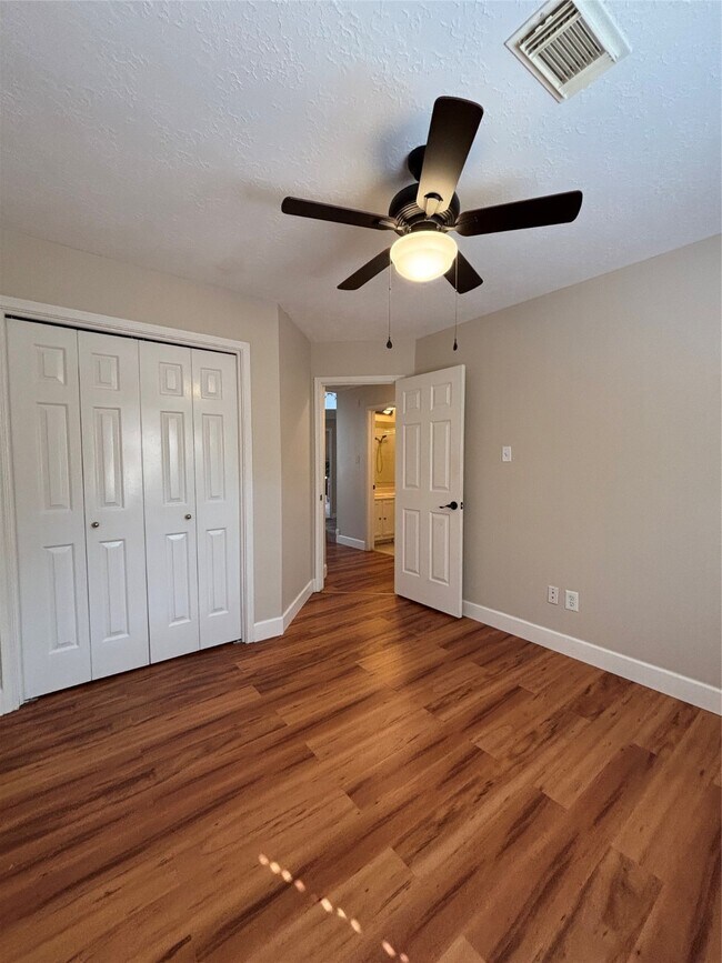 Building Photo - 5007 Pine Prairie Ln