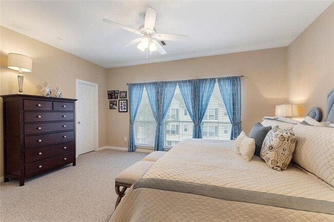 Building Photo - This Condo is The Perfect Blend of Comfort...