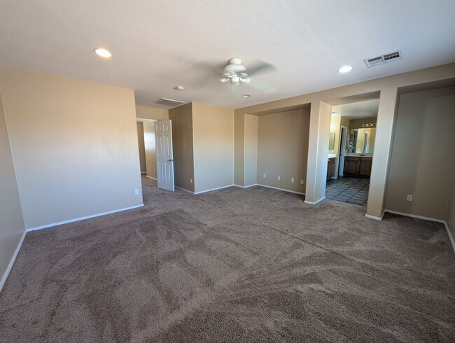 Building Photo - 4 Bedroom 2.5 Bathroom Gate Copper Canyon ...