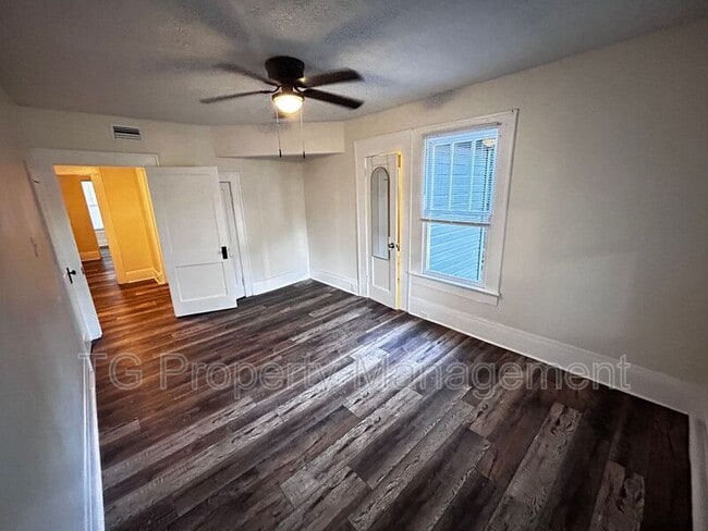 Building Photo - 2561 Rosselle St