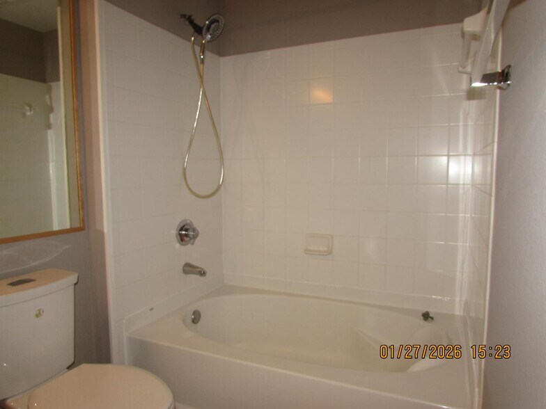 Building Photo - 350 Crestwood Cir