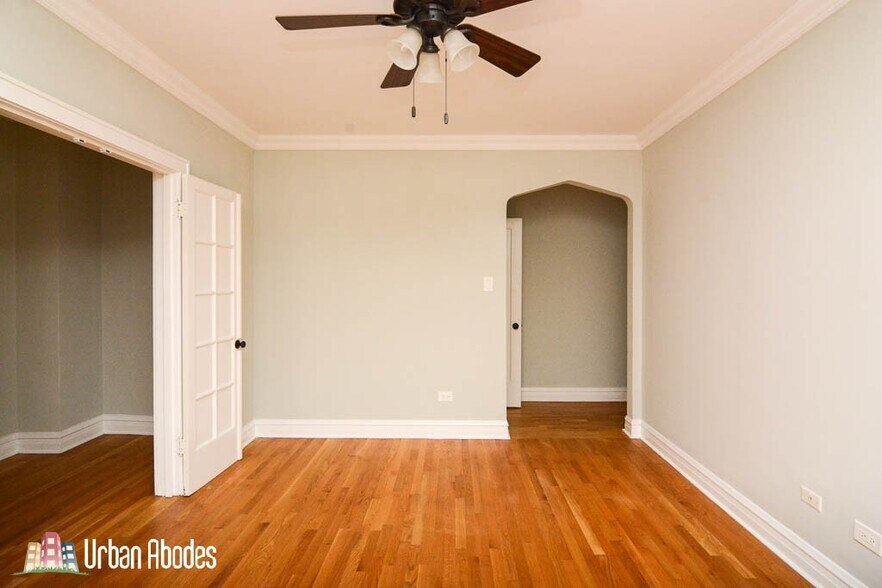 Building Photo - 4735 N Hermitage Ave