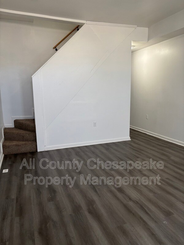 Building Photo - 2023 W Lanvale St